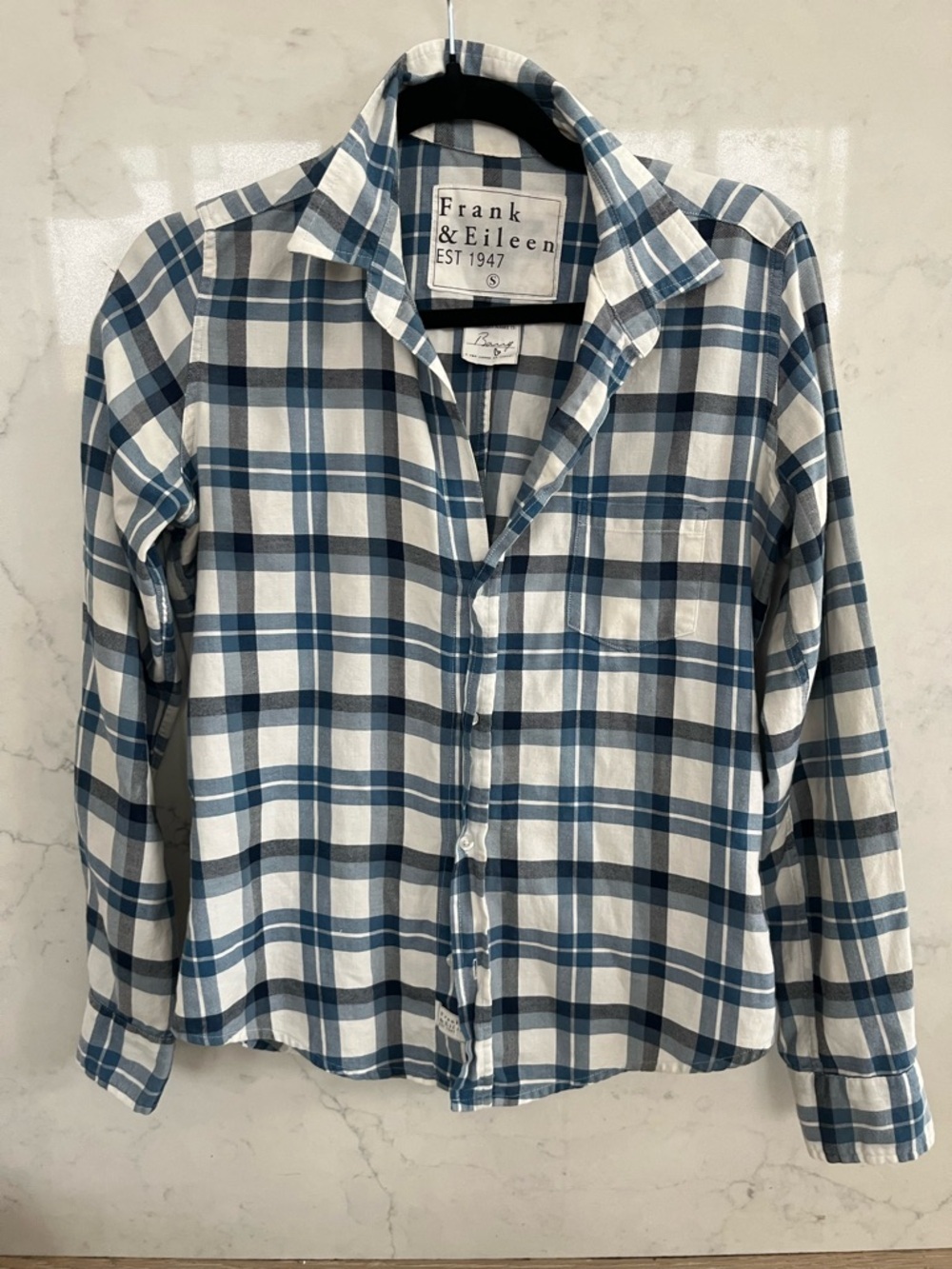 Frank & Eileen Women’s White and Blue Plaid Button-Down “Barry” Shirt sz Small